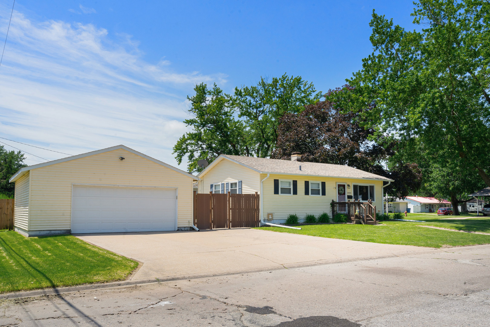1004 37th Avenue Property Photo 3
