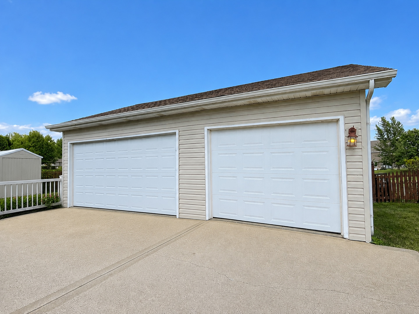 1414 Howland Drive Property Photo 3