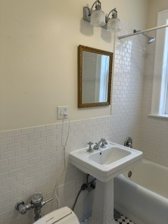 2432 W Greenleaf Avenue 2 Property Photo 12