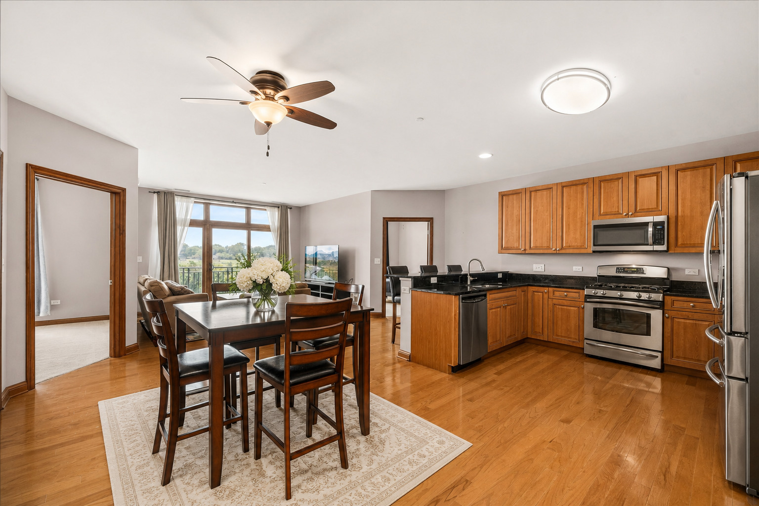 160 S River Street 305 Property Photo 5