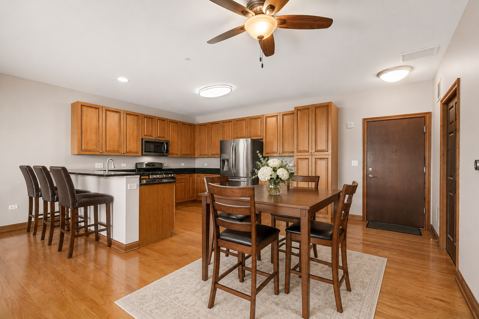 160 S River Street 305 Property Photo 6