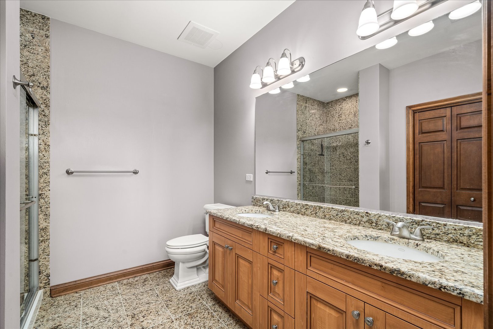 160 S River Street 305 Property Photo 9