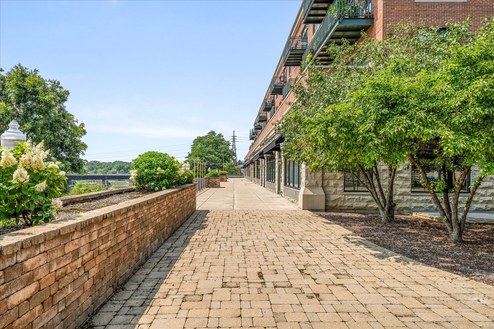 160 S River Street 305 Property Photo 17