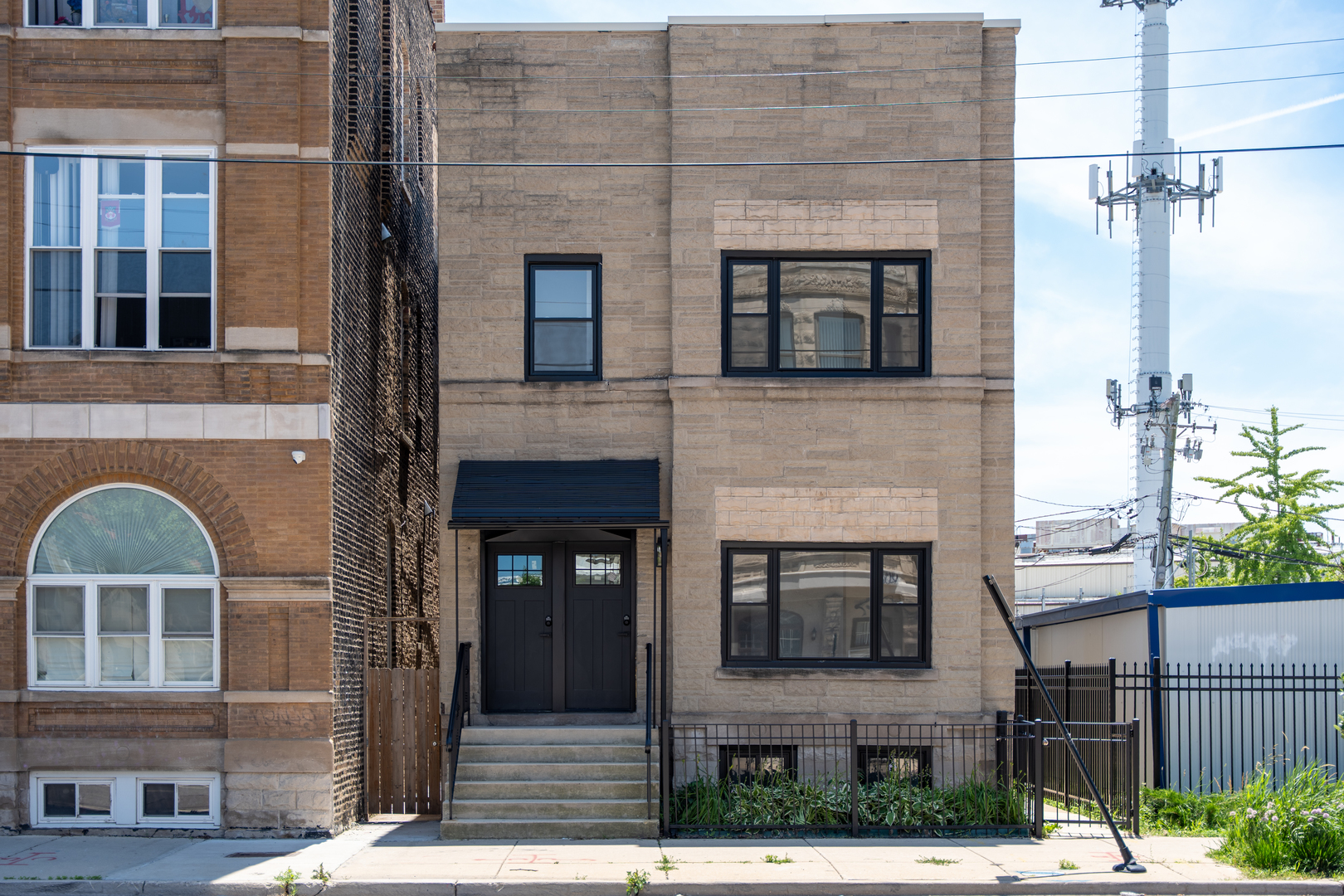2753 W Chicago Avenue Property Photo