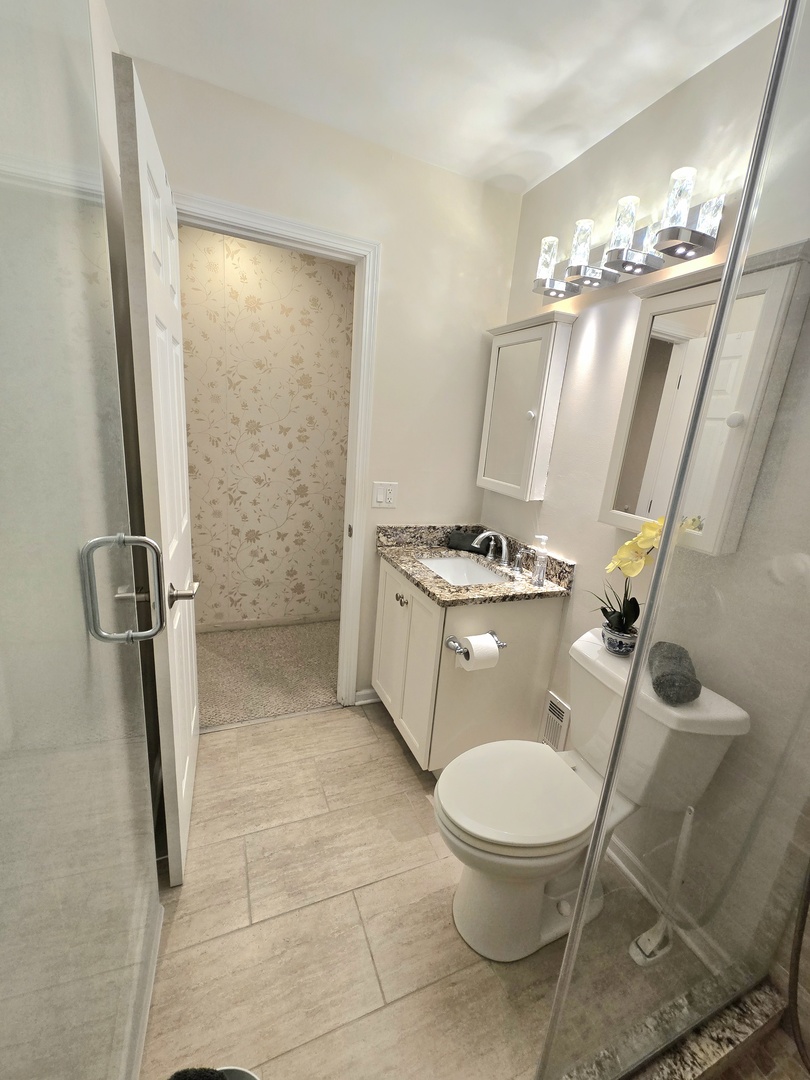 5600 Hillcrest Lane 2j Property Photo 6