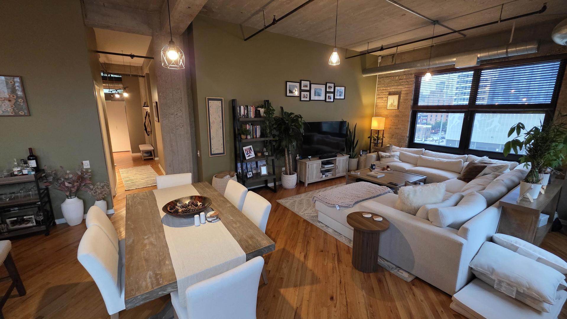 210 S Desplaines Street 512 Property Photo 2