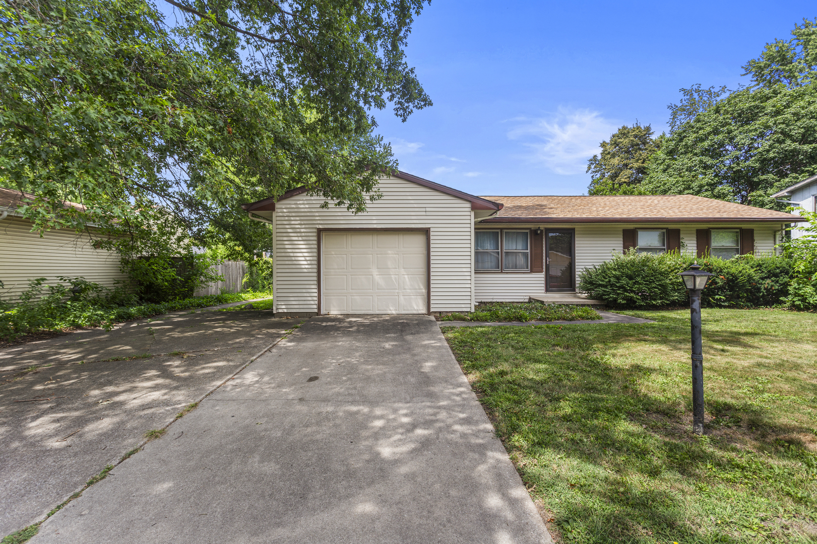 2306 Belmore Drive Property Photo 2