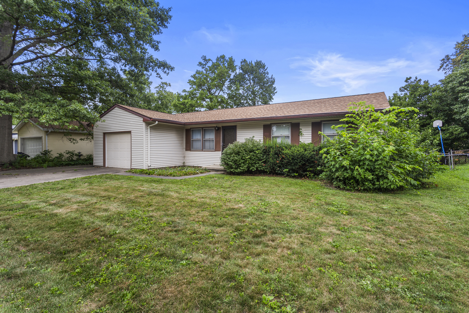 2306 Belmore Drive Property Photo 3