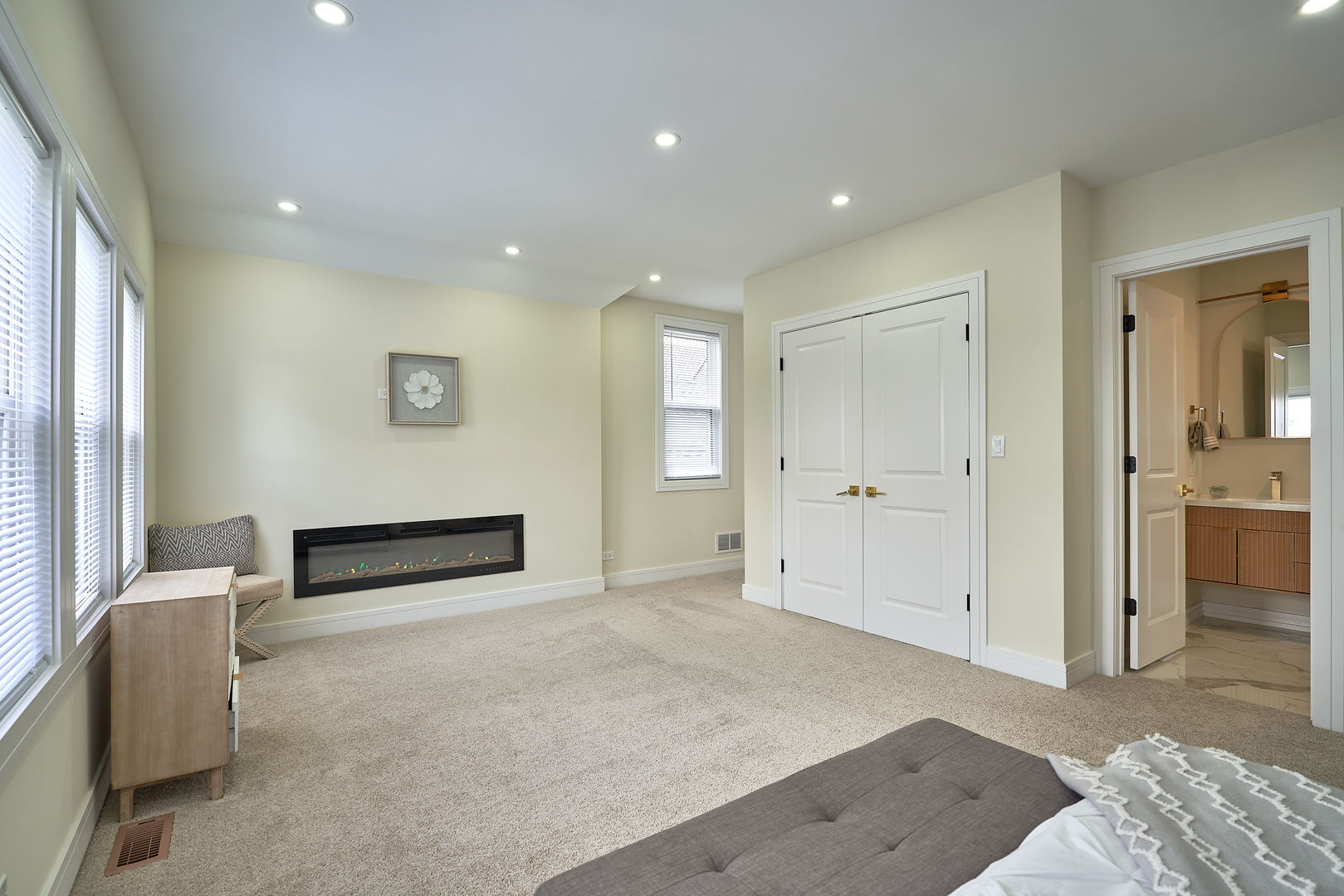 1039 W 97th Street Property Photo 14