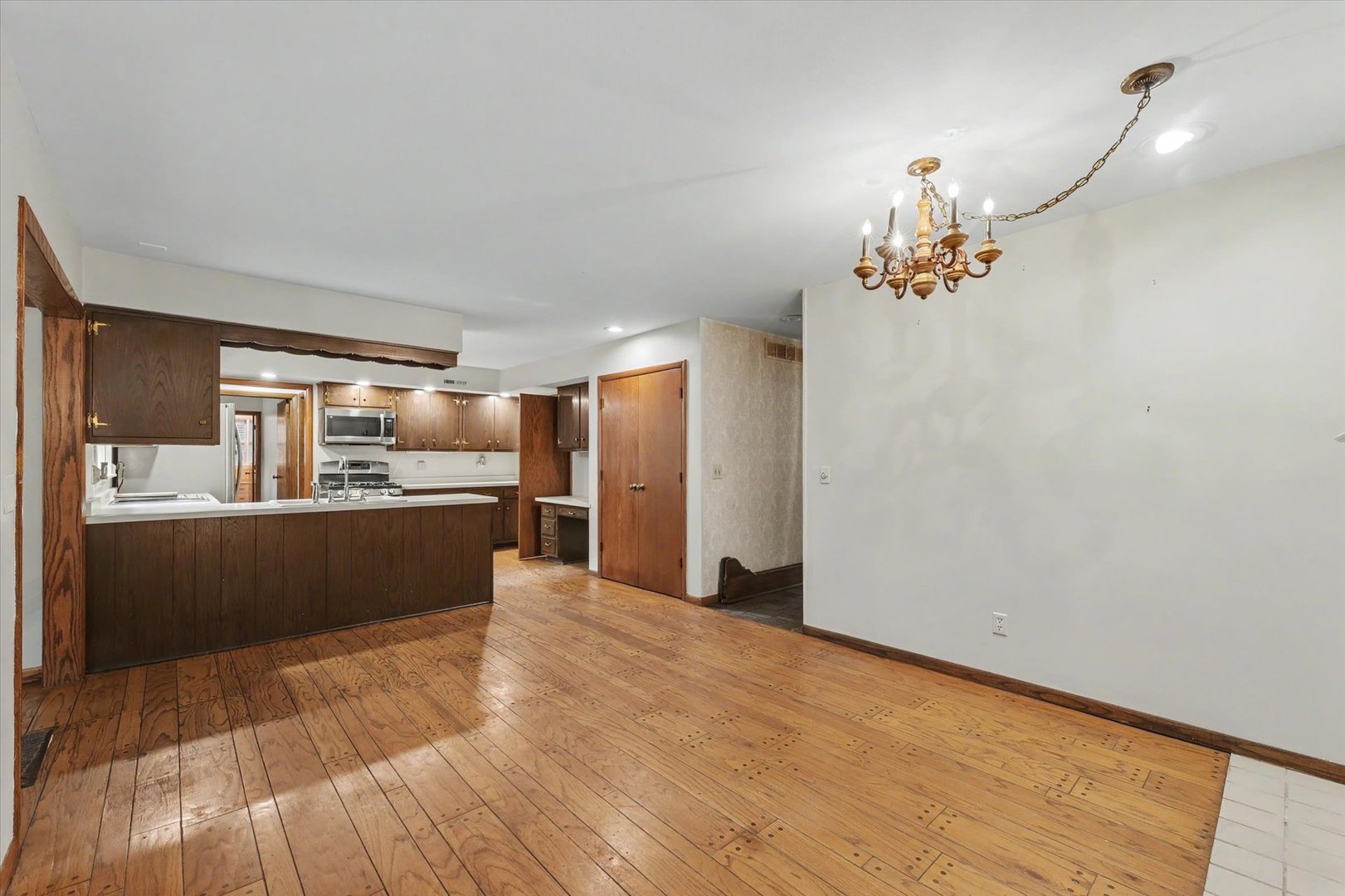 3217 Lakeshore Property Photo 8
