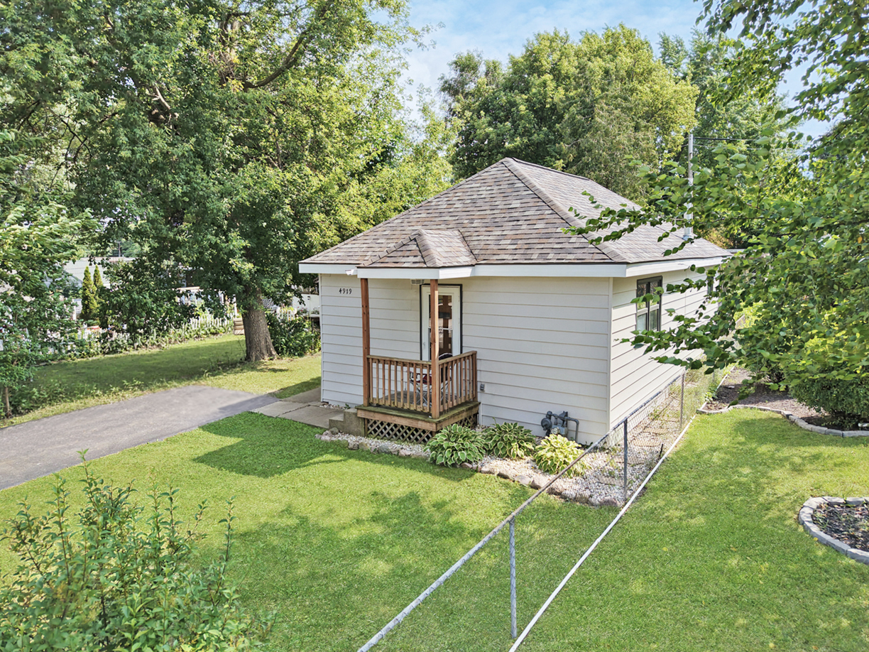 4919 Parkview Drive Property Photo 1