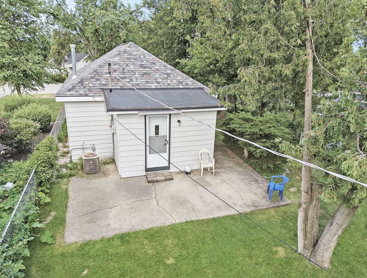 4919 Parkview Drive Property Photo 2