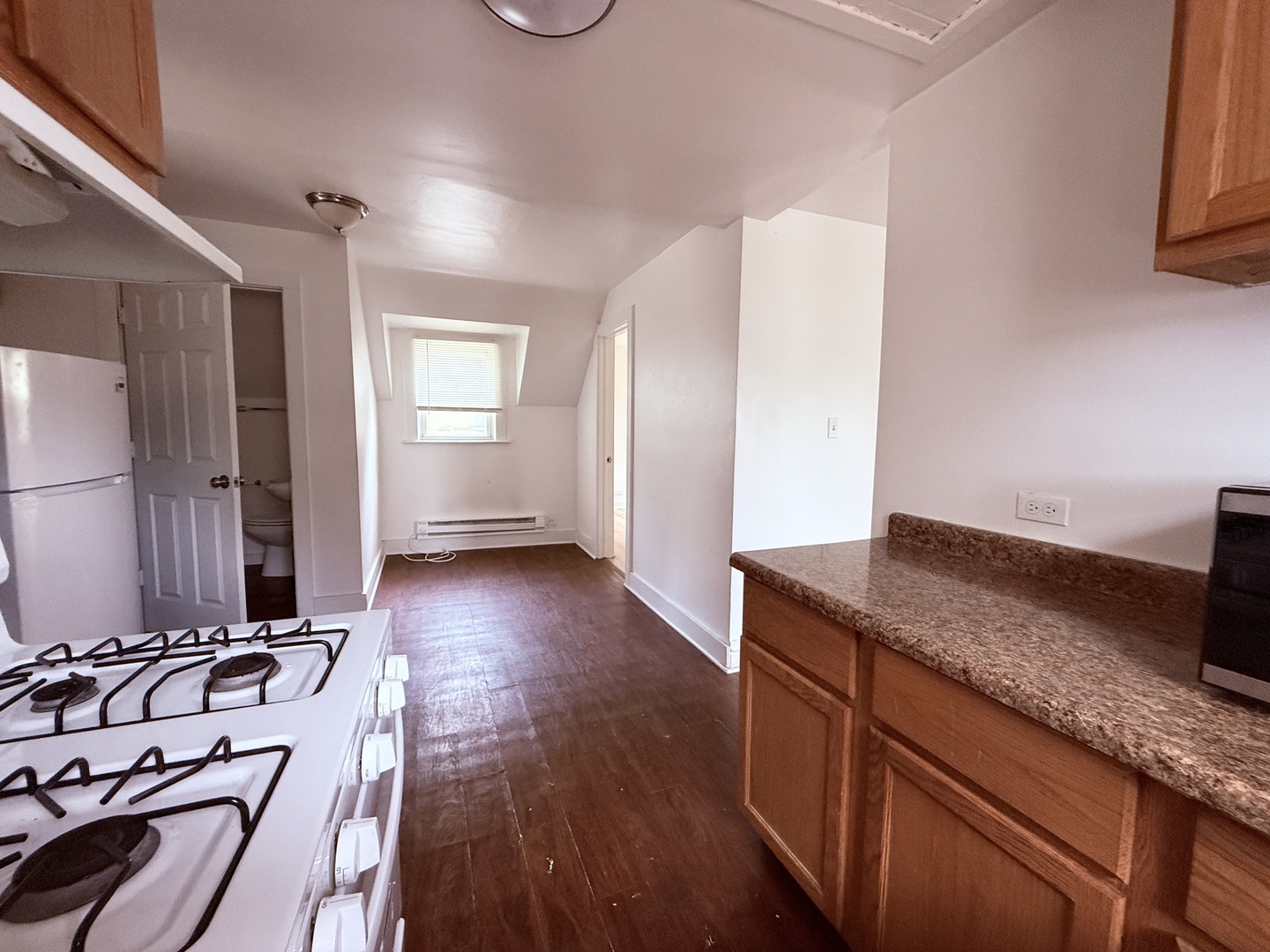 1801 Victoria Avenue 2 Property Photo 5