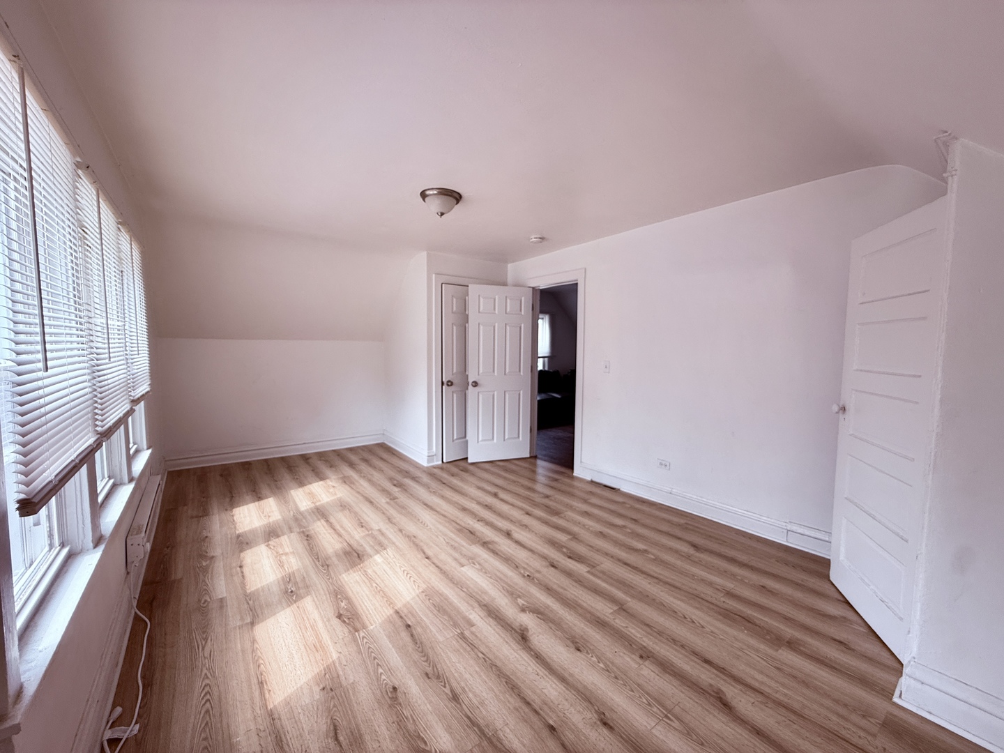 1801 Victoria Avenue 2 Property Photo 8