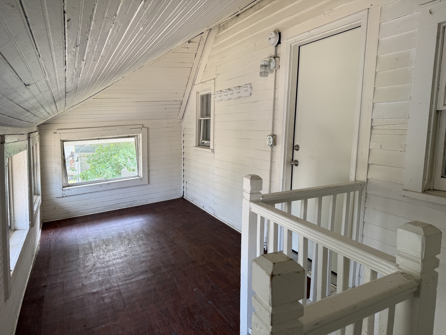 1801 Victoria Avenue 2 Property Photo 11