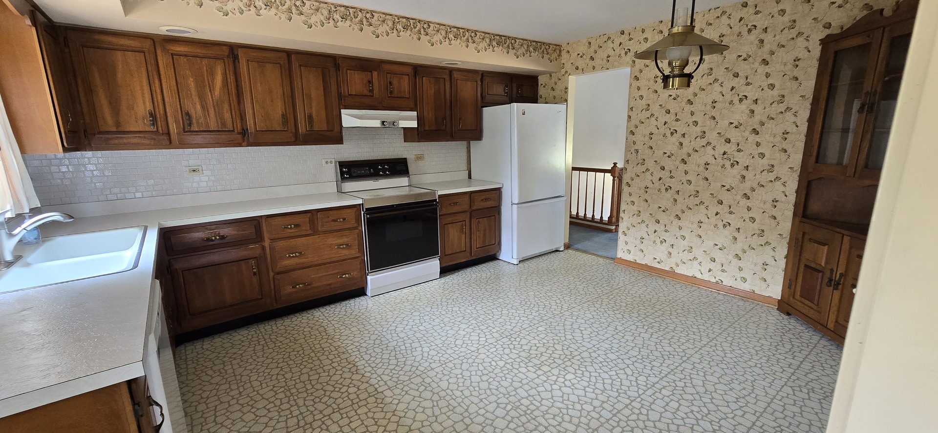 12135 Hillcrest Drive Property Photo 2