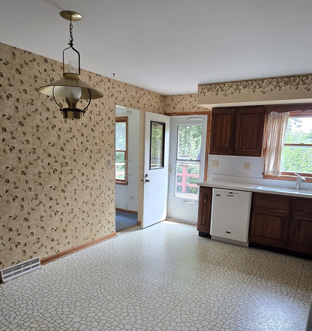 12135 Hillcrest Drive Property Photo 5