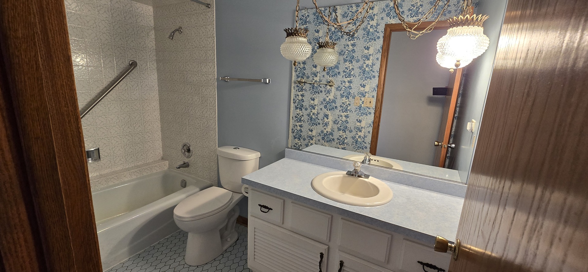12135 Hillcrest Drive Property Photo 12