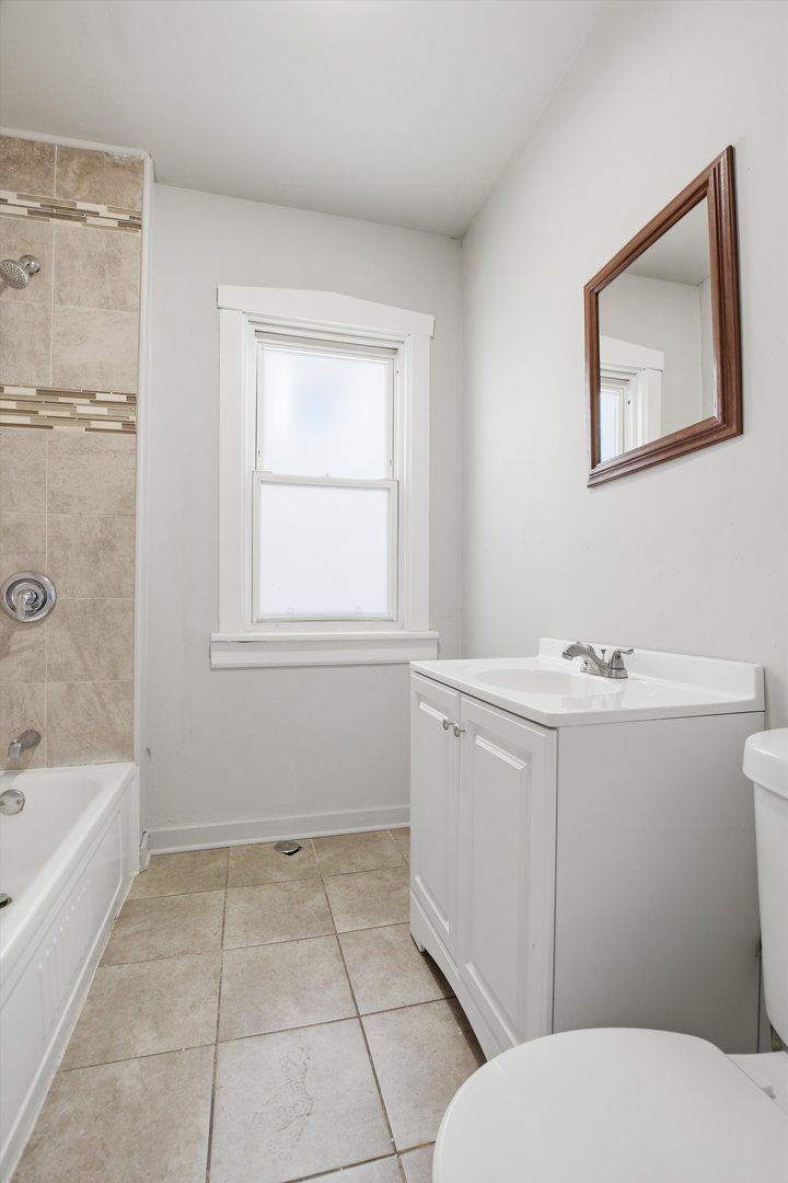 3316 N Ridgeway Avenue Property Photo 8