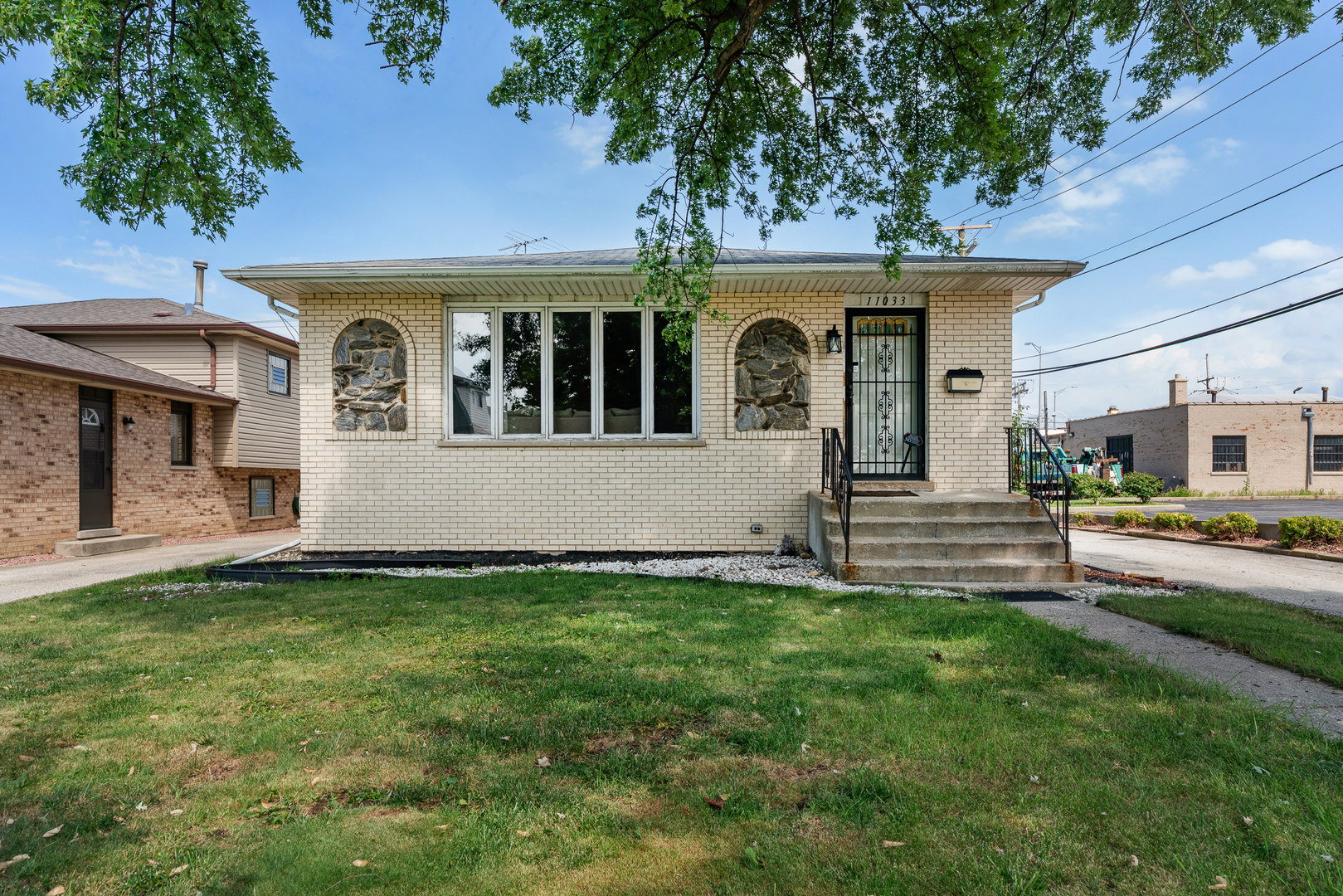 11033 Parkside Avenue Property Photo 1