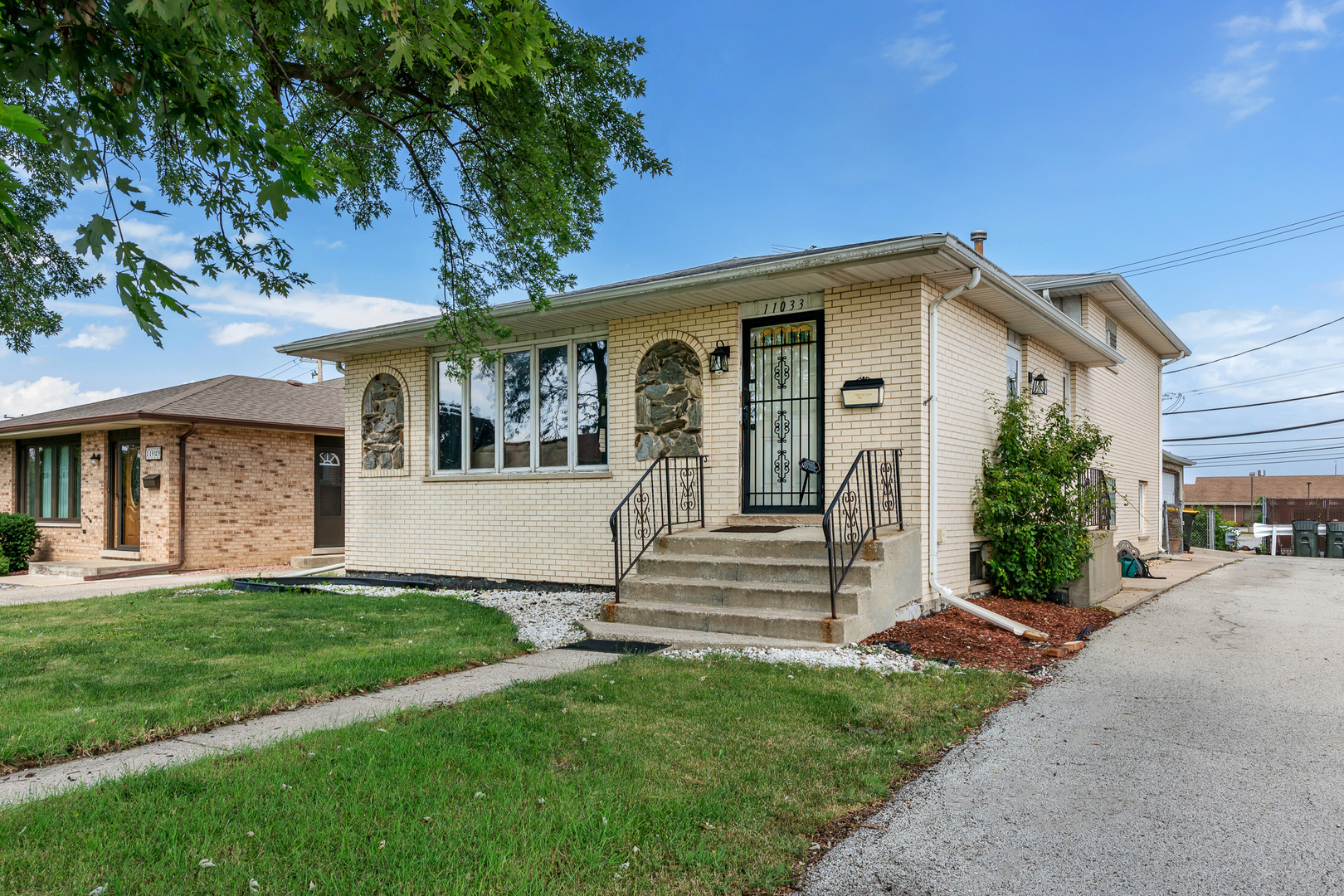 11033 Parkside Avenue Property Photo 2