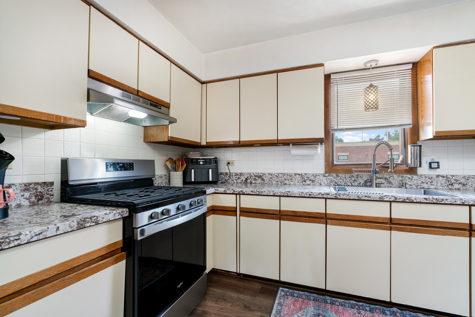 11033 Parkside Avenue Property Photo 10