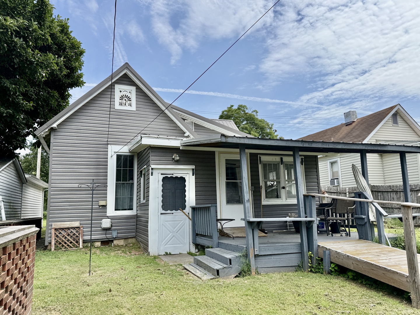 208 E 8th Street Property Photo 18