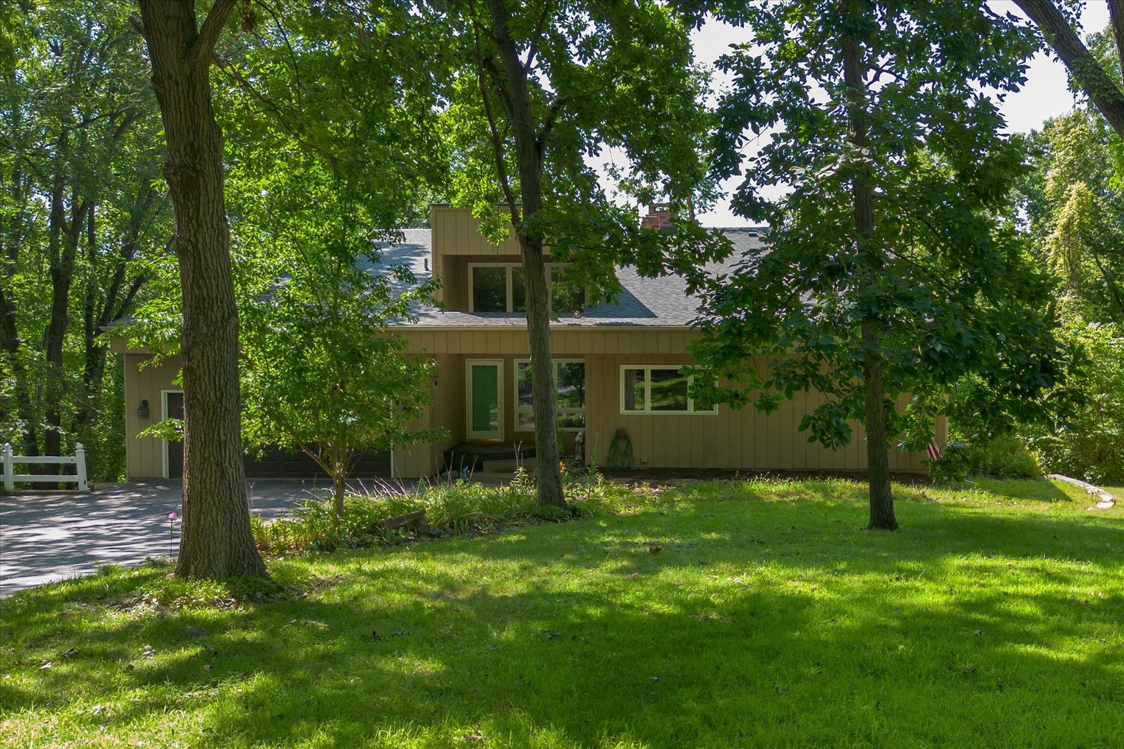 605 Sherwood Glen Property Photo 3