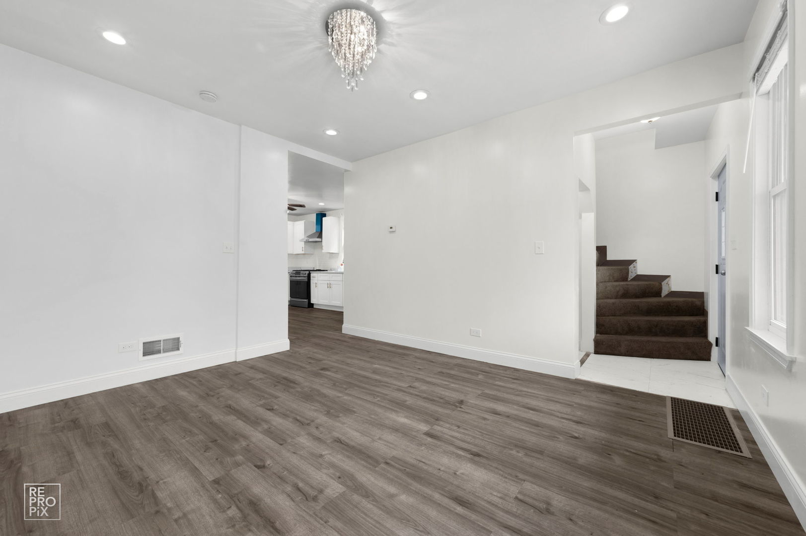 2237 S Oakley Avenue Property Photo 18