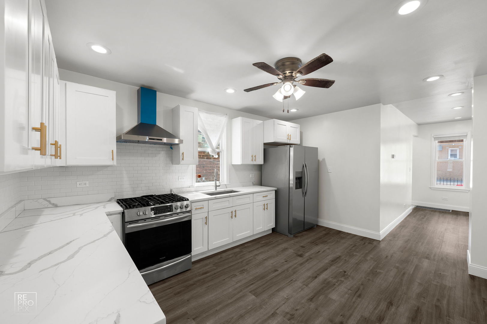 2237 S Oakley Avenue Property Photo 27