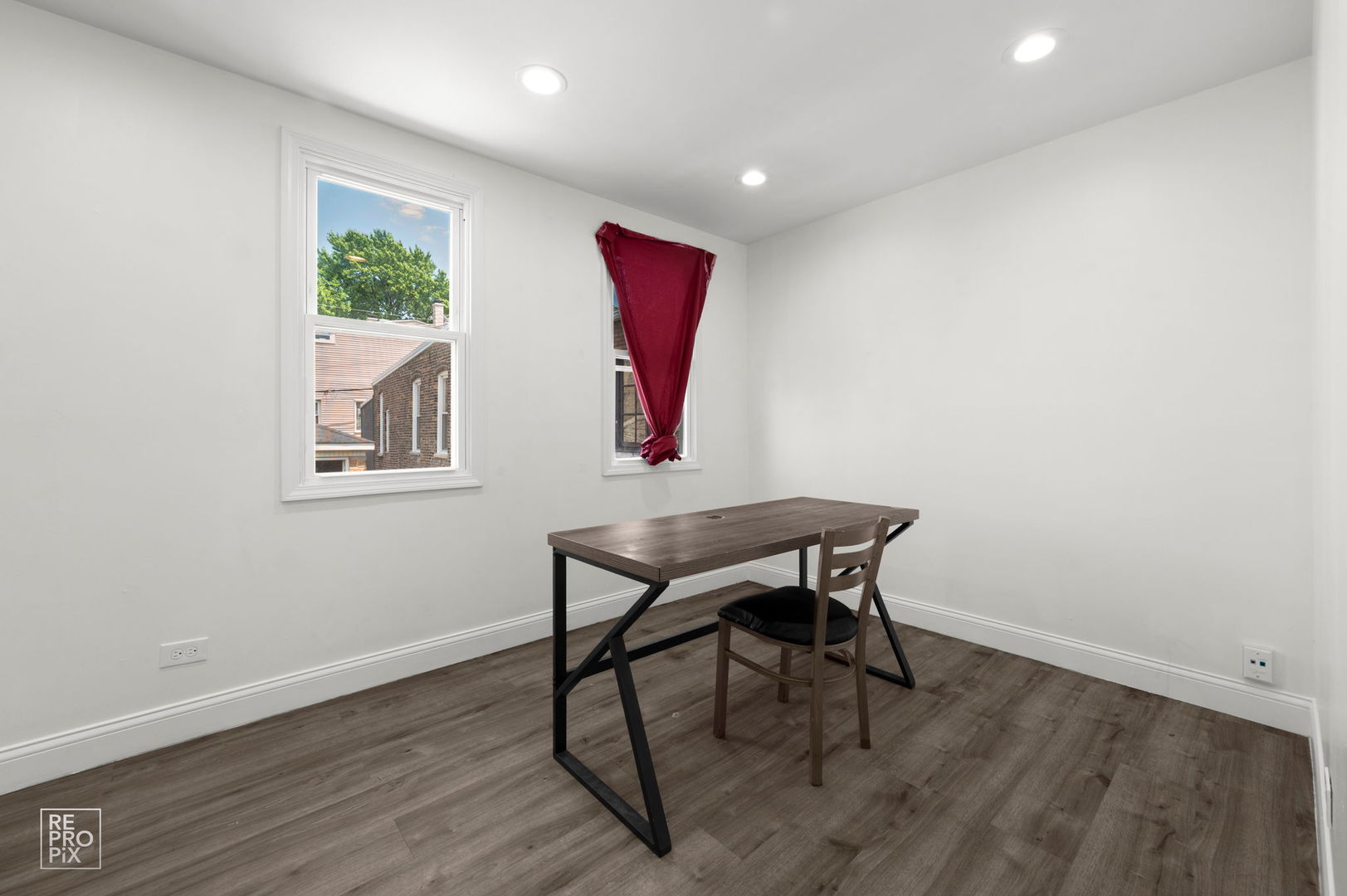 2237 S Oakley Avenue Property Photo 29