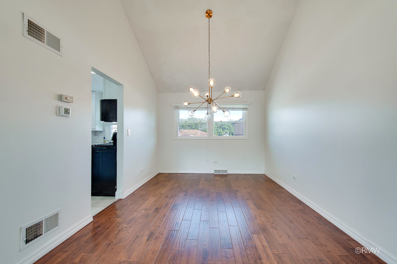 1233 N Hickory Trail Property Photo 4