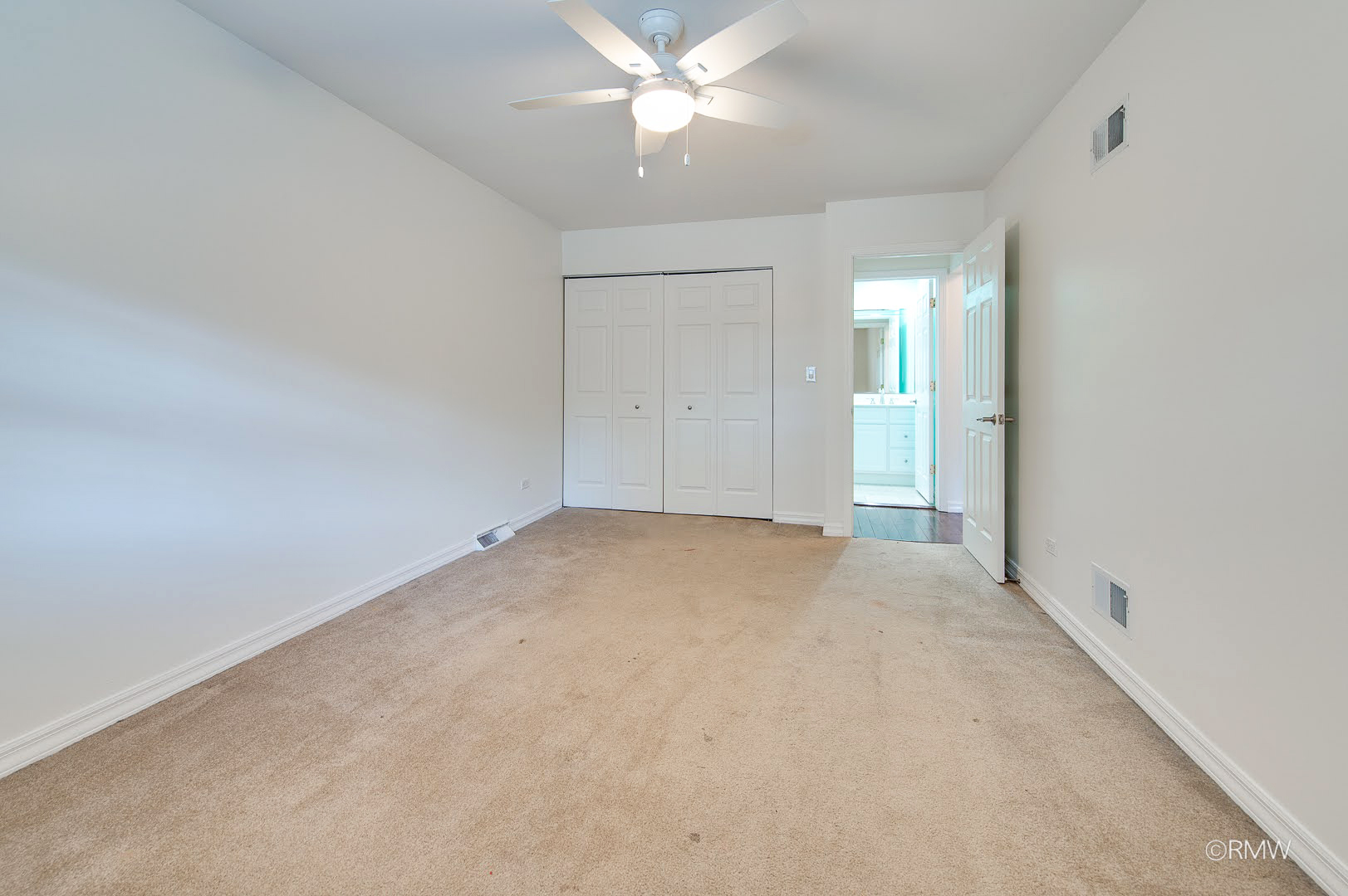 1233 N Hickory Trail Property Photo 23