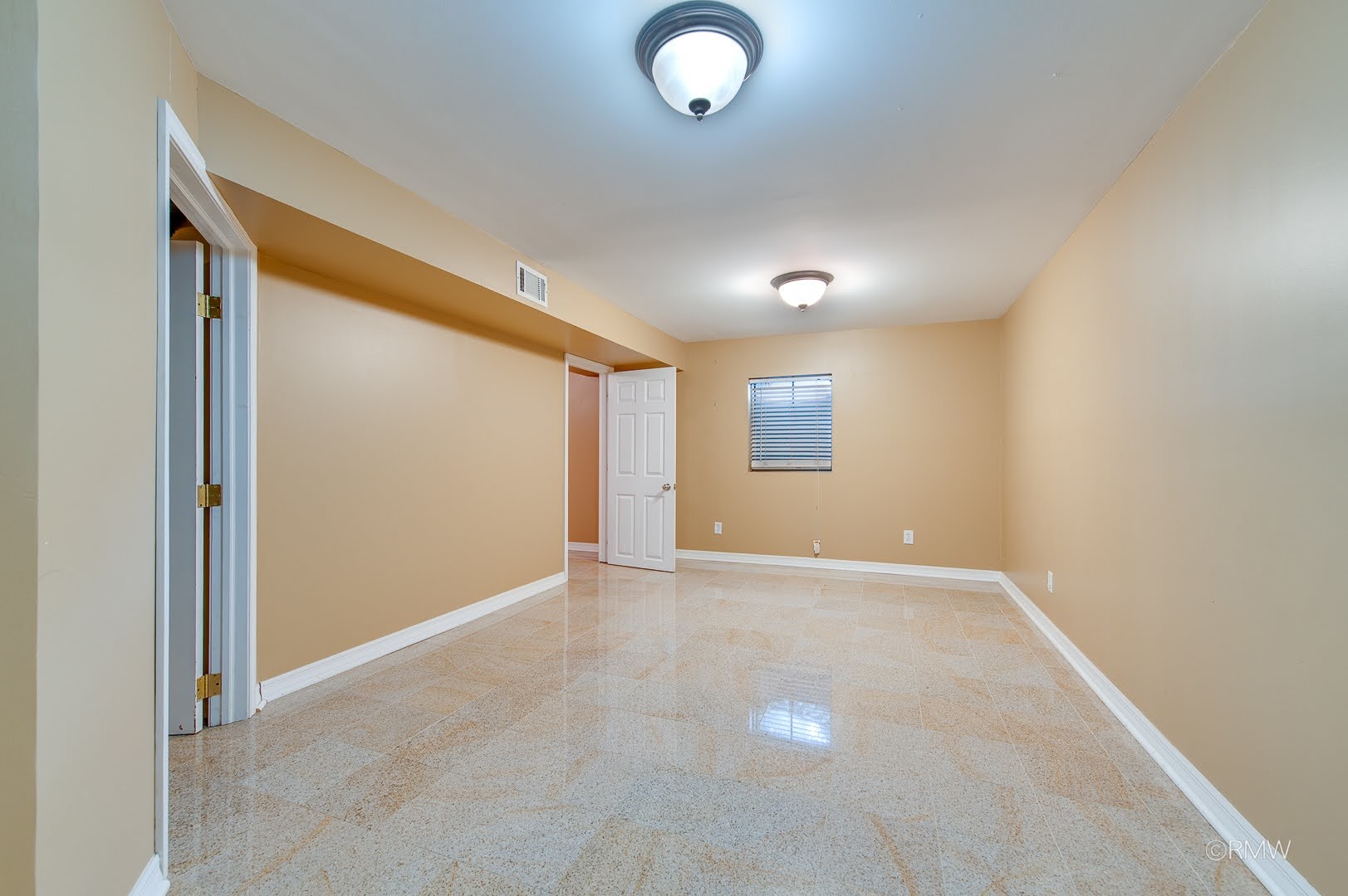 1233 N Hickory Trail Property Photo 28