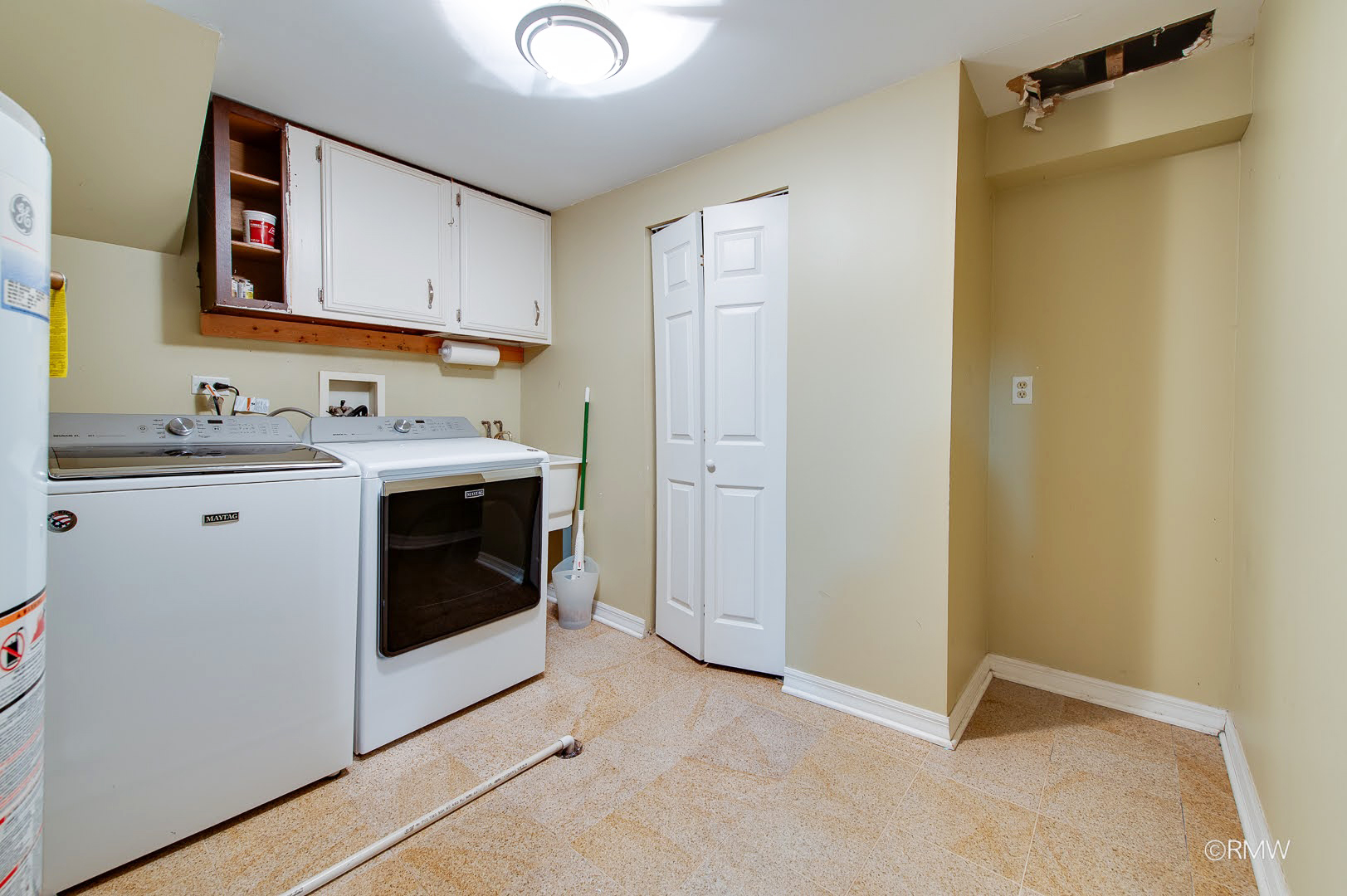 1233 N Hickory Trail Property Photo 31