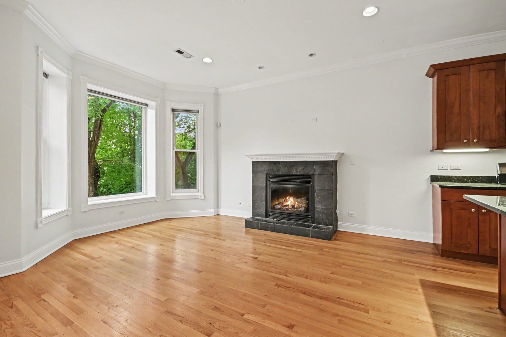5210 N Winthrop Avenue 2 Property Photo 3