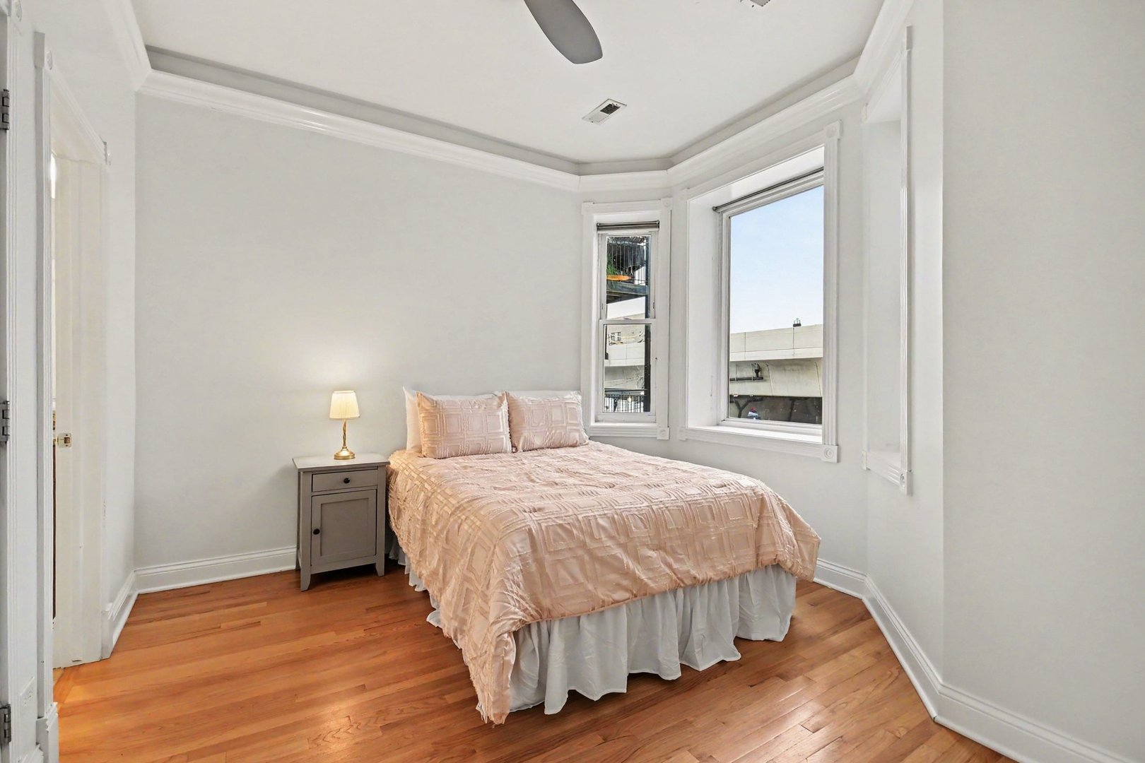 5210 N Winthrop Avenue 2 Property Photo 11