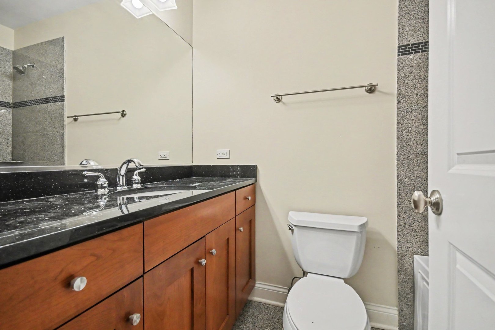 5210 N Winthrop Avenue 2 Property Photo 15