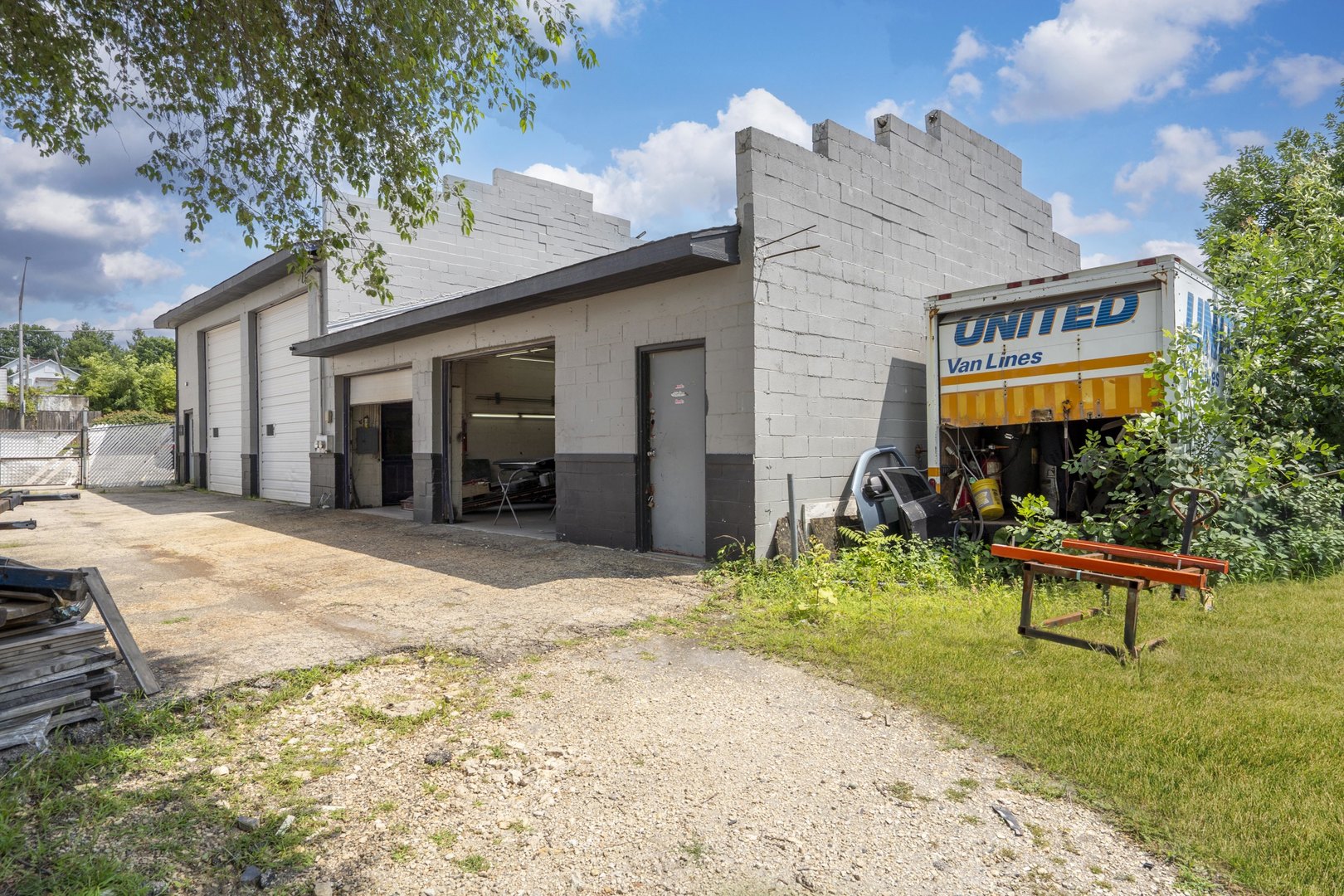 43 E Illinois Avenue Property Photo 3