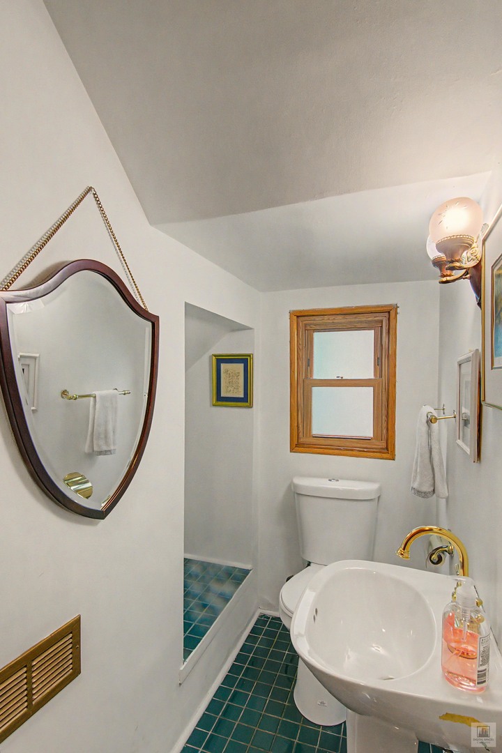 120 S Harvey Avenue Property Photo 14