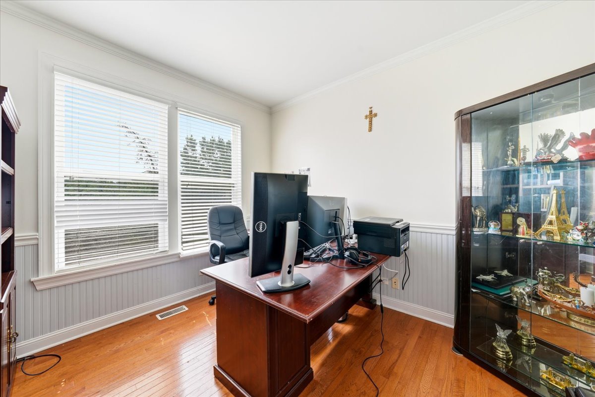663 Huntington Boulevard Property Photo 8