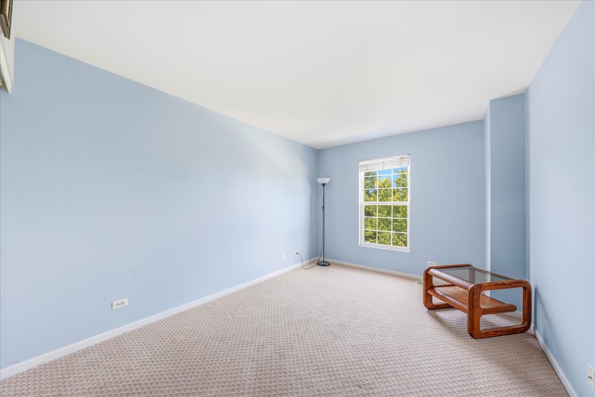 663 Huntington Boulevard Property Photo 11
