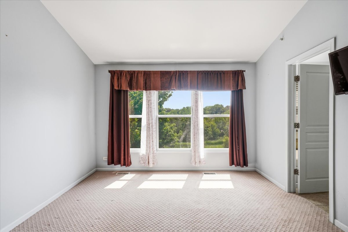 663 Huntington Boulevard Property Photo 14