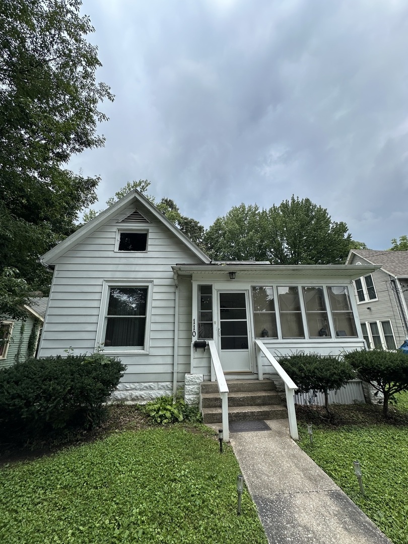 110 S Forest Avenue Property Photo 1