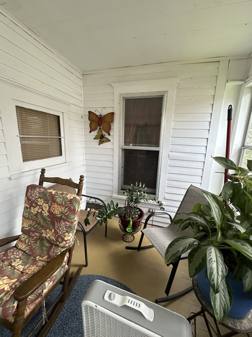 110 S Forest Avenue Property Photo 5