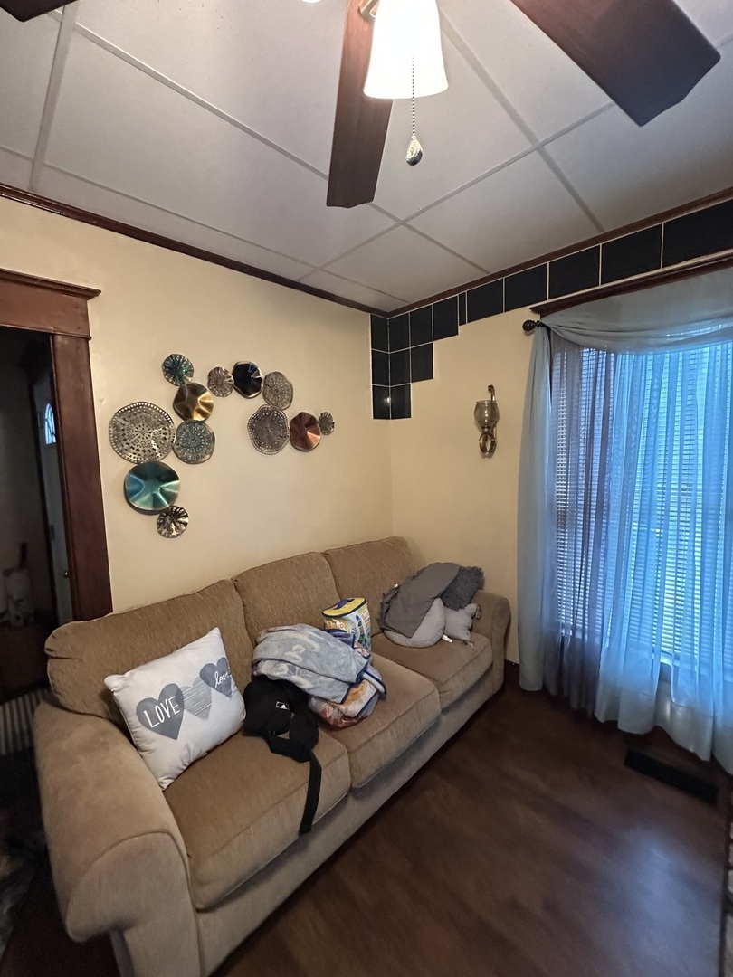 110 S Forest Avenue Property Photo 7