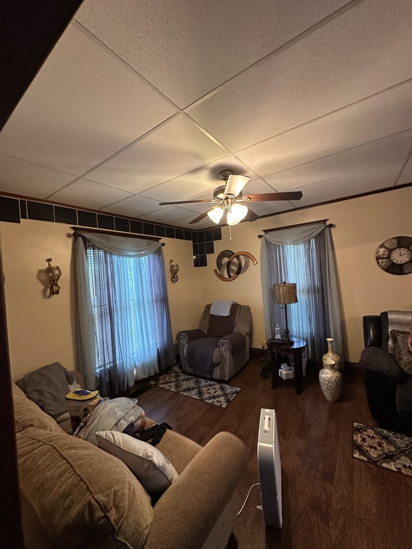 110 S Forest Avenue Property Photo 8