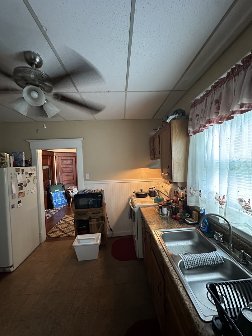 110 S Forest Avenue Property Photo 9
