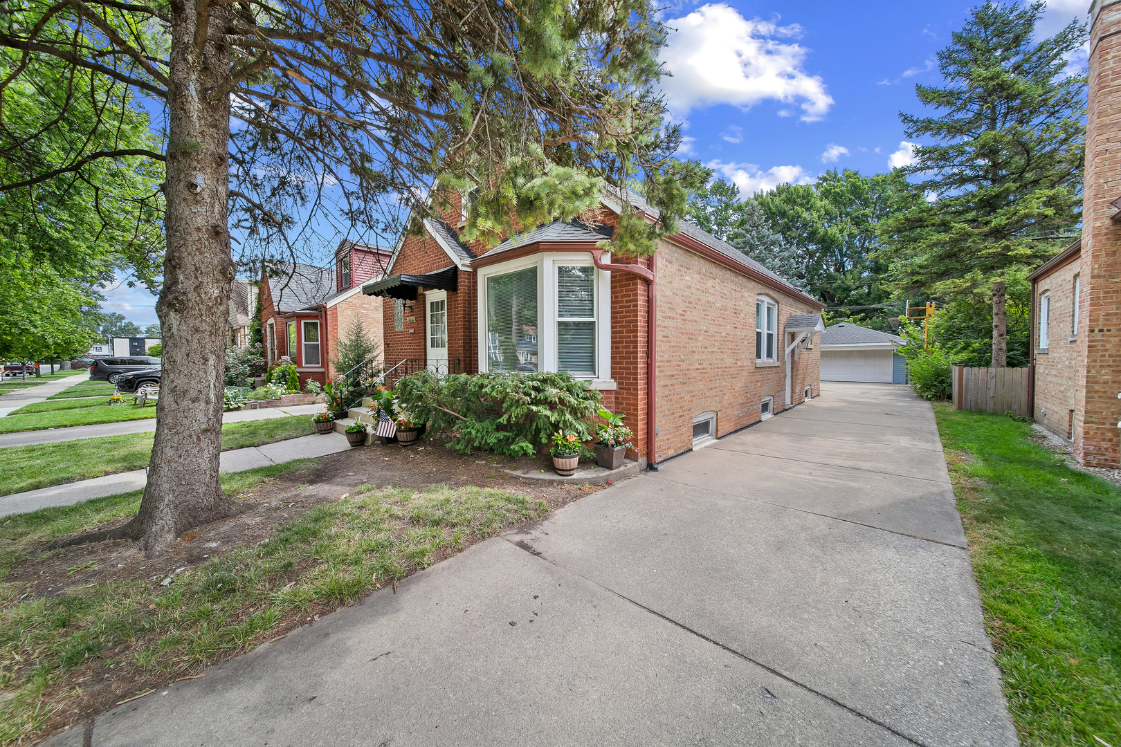 7119 N Merrimac Avenue Property Photo 1