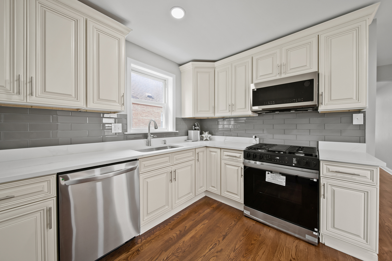 7119 N Merrimac Avenue Property Photo 5